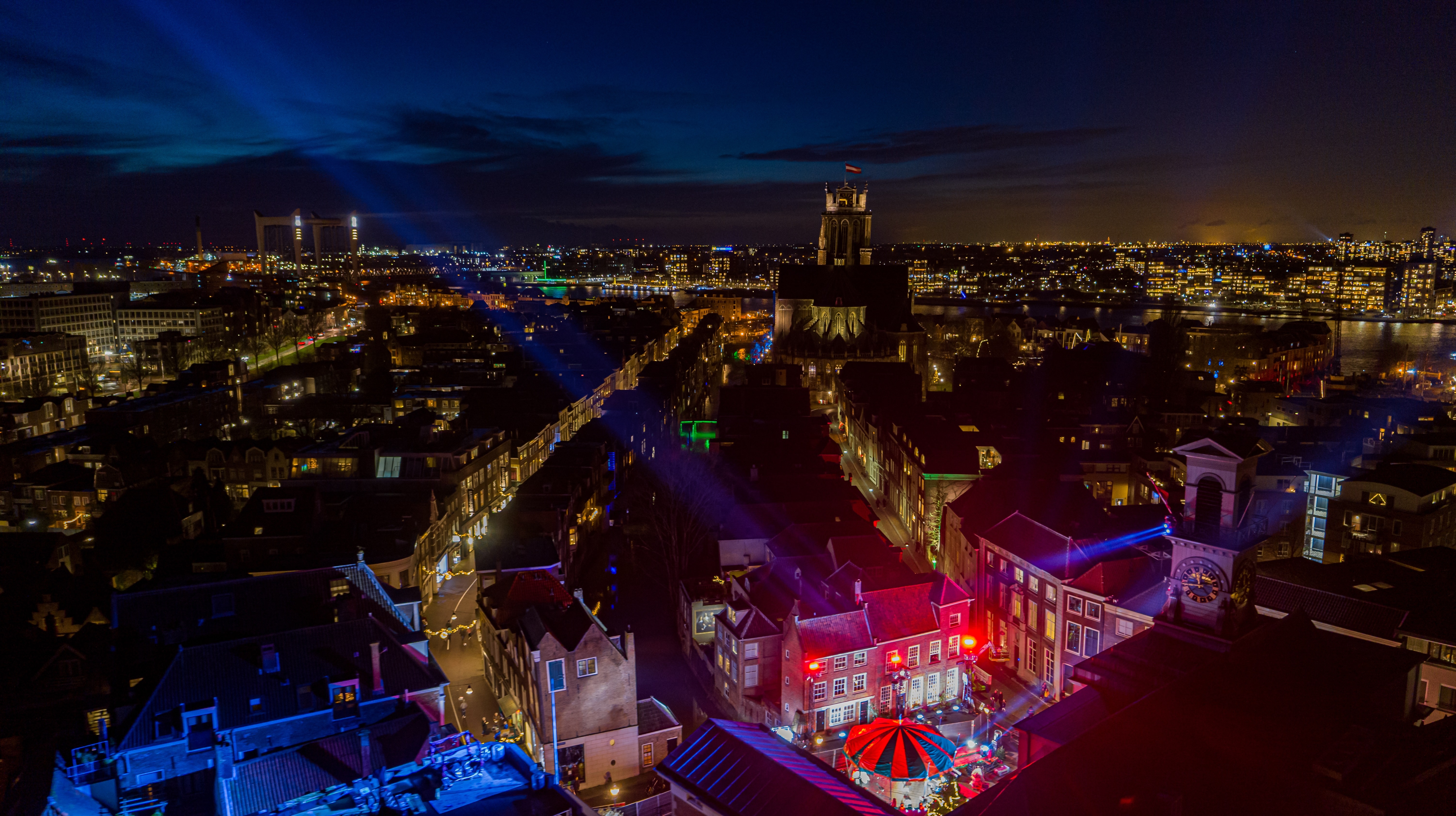 Luchtfoto Scrooge Live Stadhuis en Grote Kerk Dordrecht